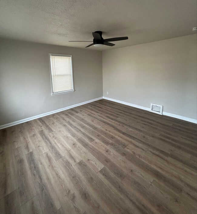 Building Photo - 7446 Calvin Ave