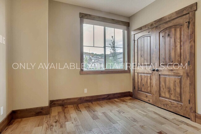 Building Photo - 13412 N Alexis Dr