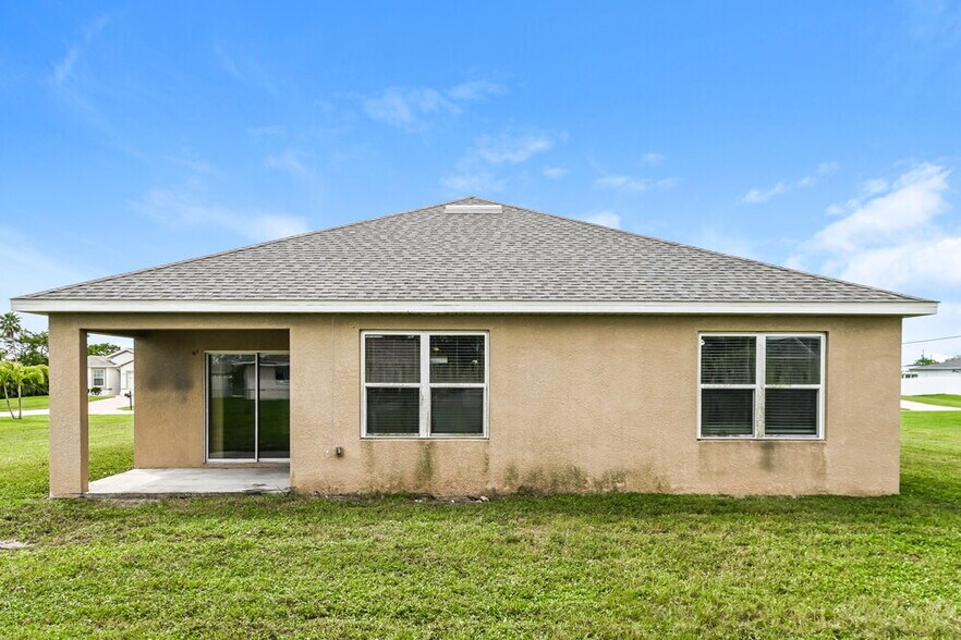 Building Photo - 25 SW 19th Terrace