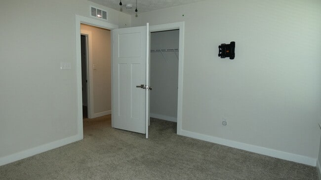 Building Photo - Spacious 4-bedroom, 3.5-bath home in Tipp City, OH