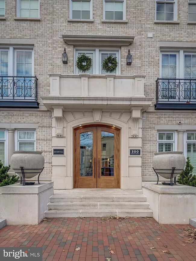 Primary Photo - 300 8th St NE