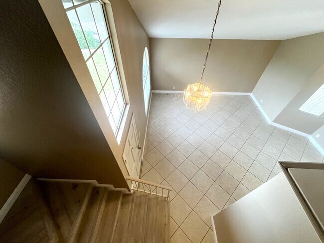 Building Photo - 3 bed, 2.5 bath located in Corona, CA!