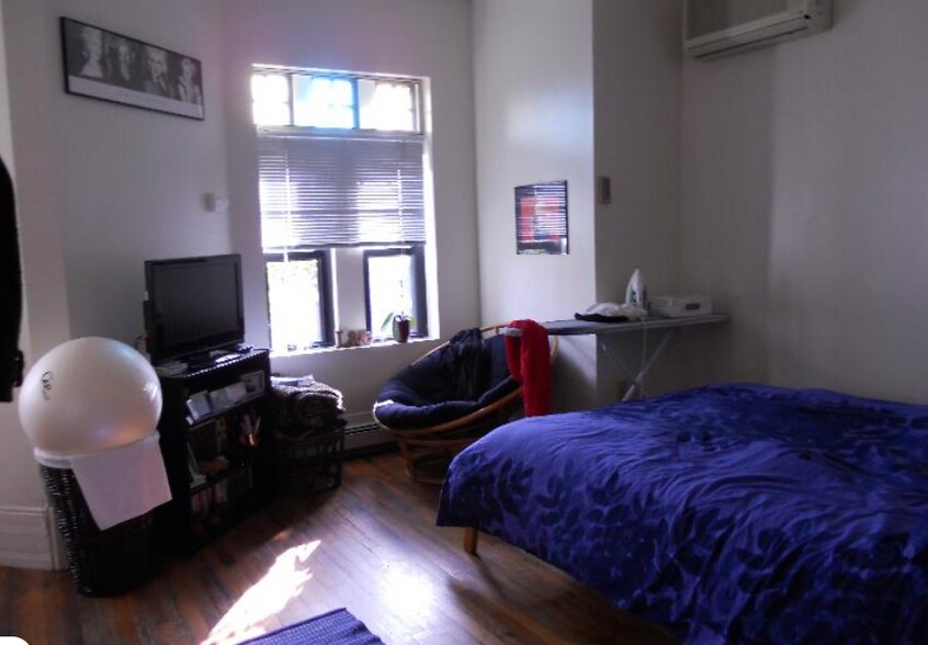 *Pictures are representative samples of the advertised unit. In some cases, the actual units you tou - 18 Isabella St