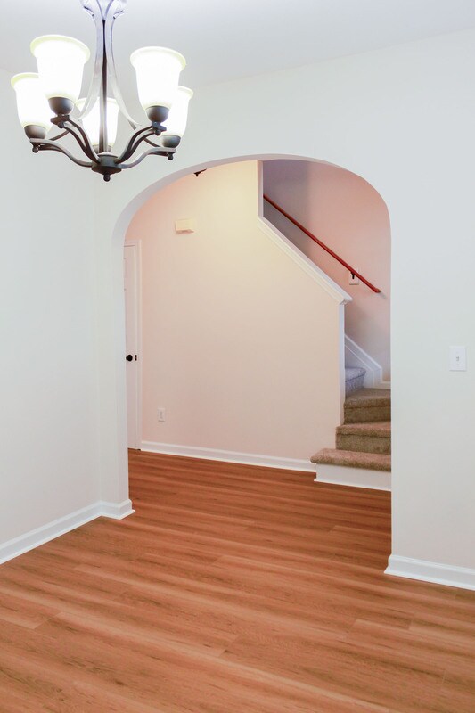 Building Photo - 2204 Valley Haven Dr