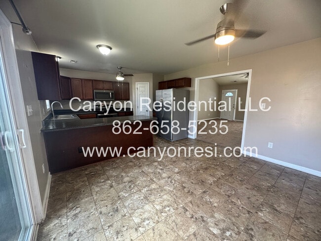 Building Photo - 567 Broad Dr