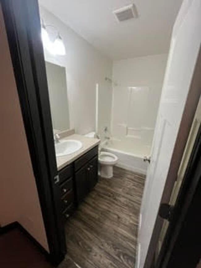 Building Photo - 467 Sparrow Way