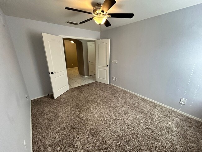 Building Photo - 3 Bed/ 2 Bath Home with Den in Arrowhead Ranch with Pool!