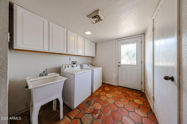 Building Photo - 8531 W Pinnacle Peak Rd