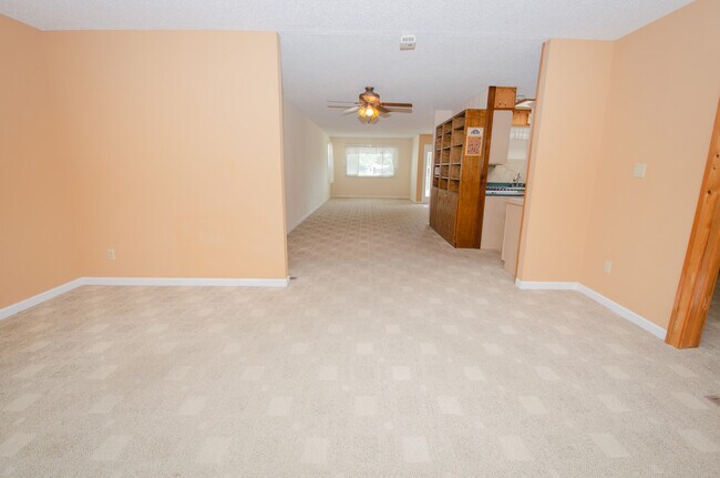 Building Photo - 215 Hillcrest Pl