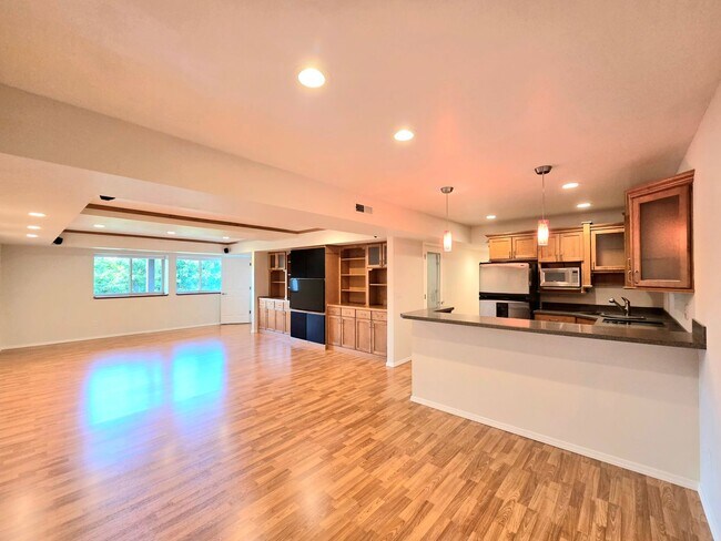 Building Photo - Massive House for Rent on a Cherry Orchard! Rental Options as a 4-bed or as two 2-beds!