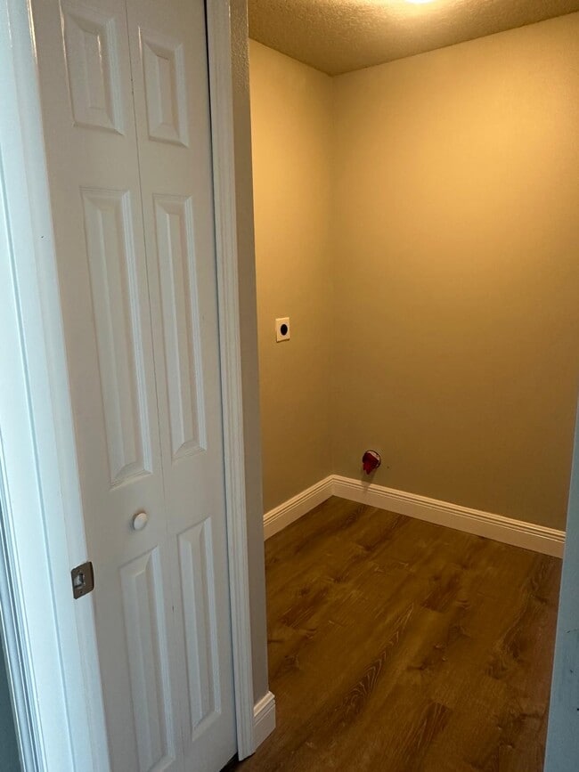 Building Photo - 790 Gillen Ave NW