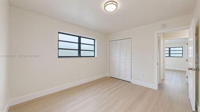 Building Photo - 1670 W 42nd St