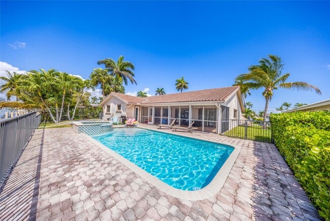 Building Photo - 2752 NE 3rd St