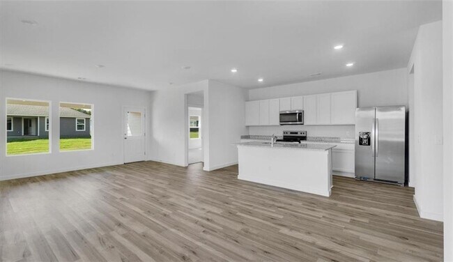 Building Photo - 200 NW Bellflower St