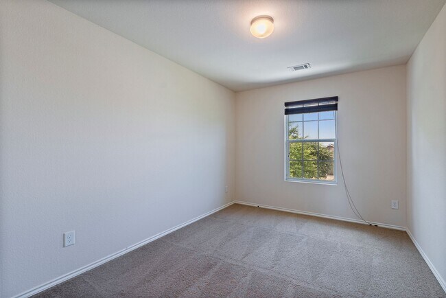 Building Photo - 12021 Pecangate Way