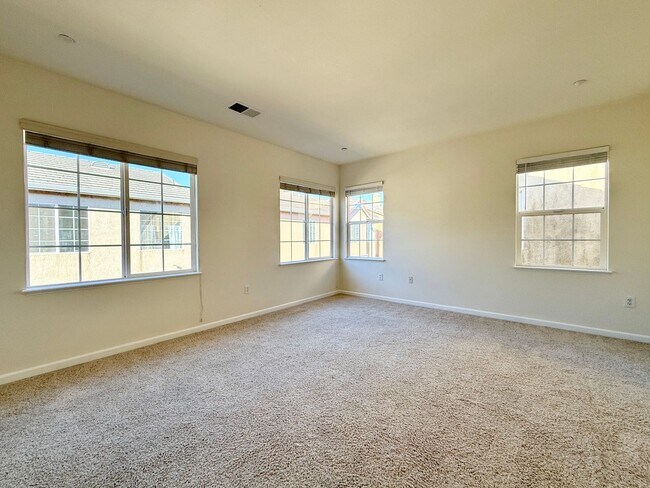 Building Photo - Renovated Coastal Home with NEW Kitchen and a Spacious Layout