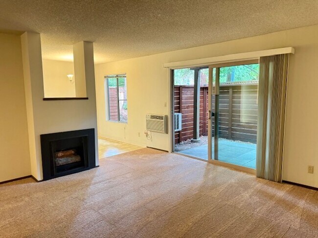Building Photo - Wonderful lower level 2 bedroom, 1 bath co...