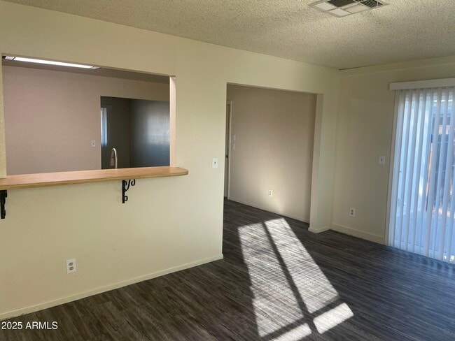 Building Photo - 1715 S Windsor