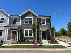 Building Photo - 2421 Hedge Maple Dr