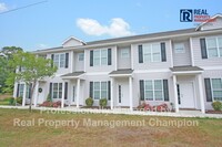 Building Photo - Townhome w/Open Floor Plan in Heart of Leland