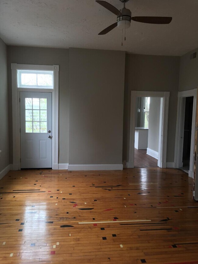 Building Photo - 2341 W McMicken Ave