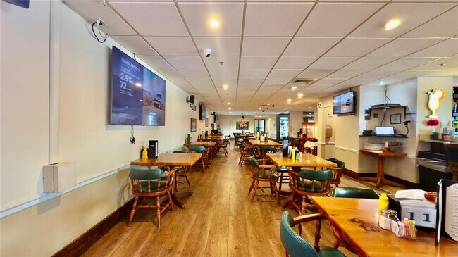 Building Photo - 9340 Lagoon Pl