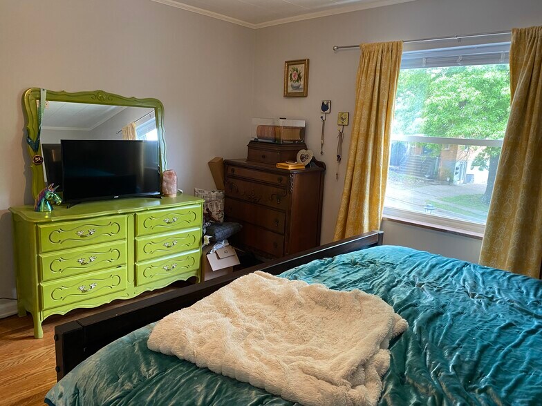 Master Bedroom - 57 Burdsall Ave