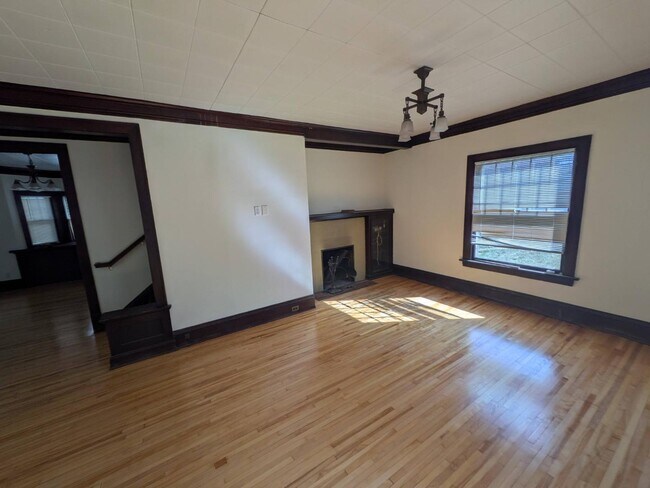 Building Photo - 3029 Fremont Ave S