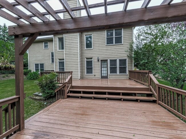 Building Photo - 408 Sixes Dr