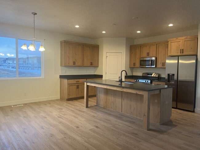 Building Photo - 862 W 480 S