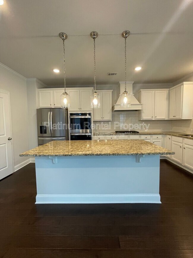 Building Photo - 1825 Dahlia Dr