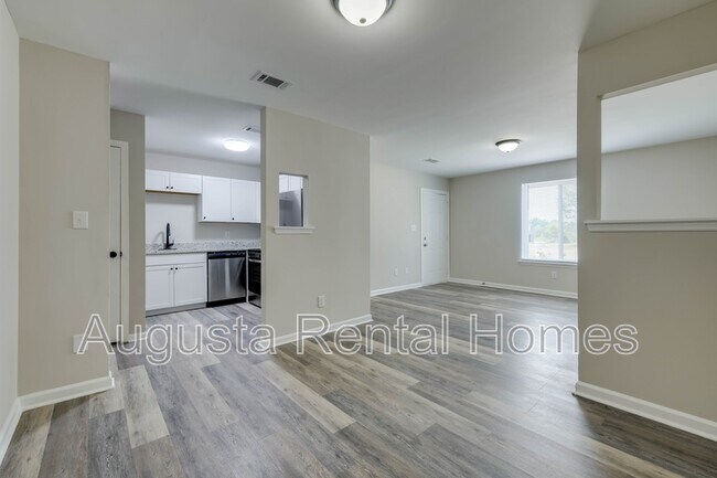 Building Photo - 37 Conifer Ct