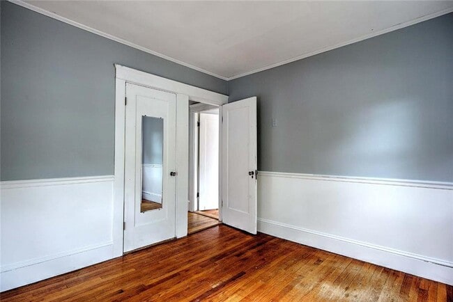 Building Photo - 4 Talbot Manor