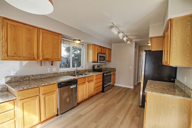 Building Photo - 3 bed 2.5 bath Clarke Farms home