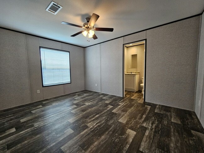 Building Photo - 1049 Myakka Dr