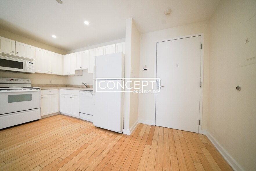 Building Photo - 40 Boylston St