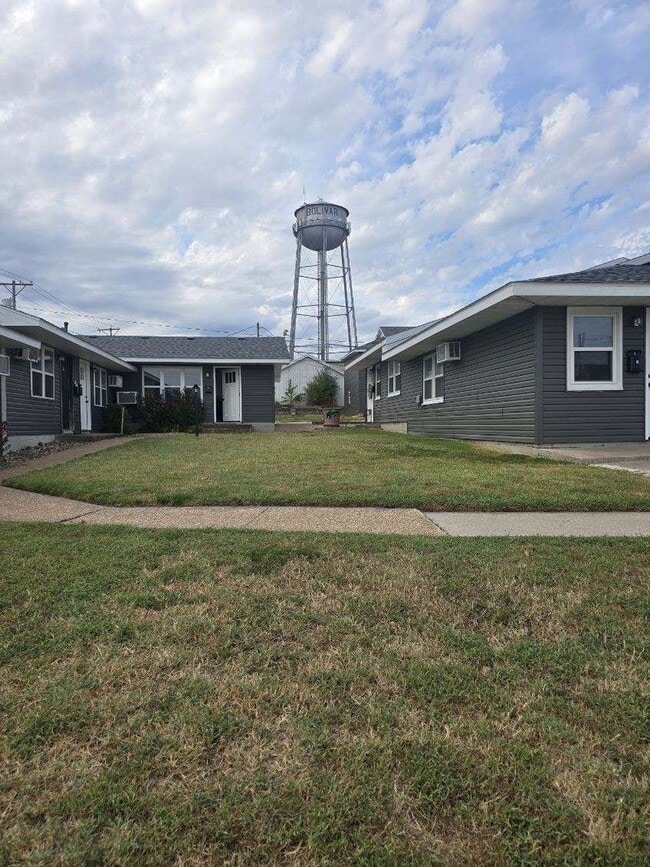 Building Photo - Newly Renovated 2 Bed 1 Bath