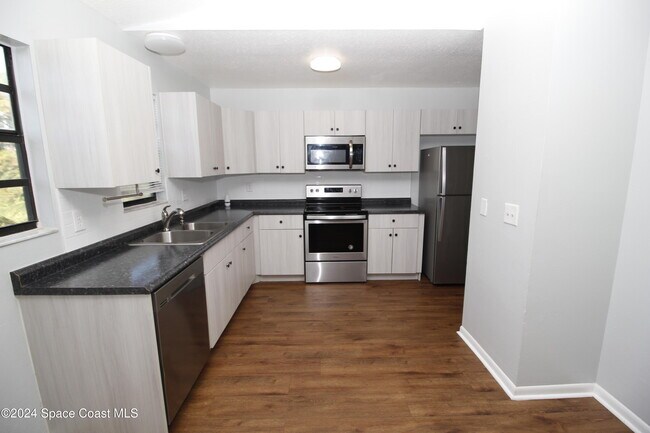 Building Photo - 440 Mercury Ave SE