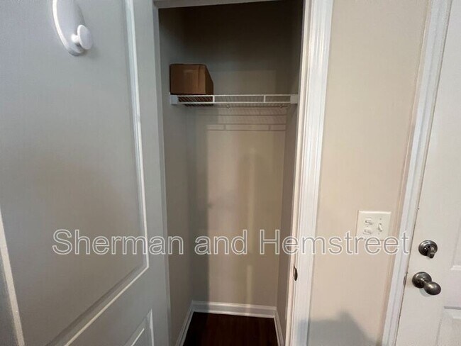 Building Photo - 1301 Joiner Cir