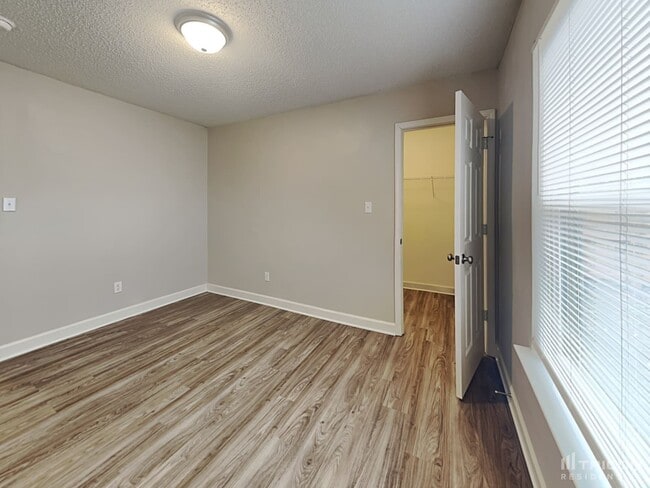 Building Photo - 607 Kingville Dr