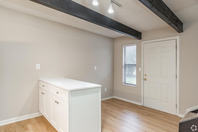 Building Photo - 2 Rockcreek Dr