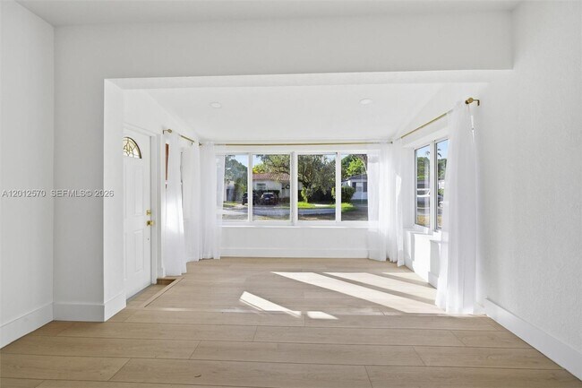 Building Photo - 461 Plover Ave