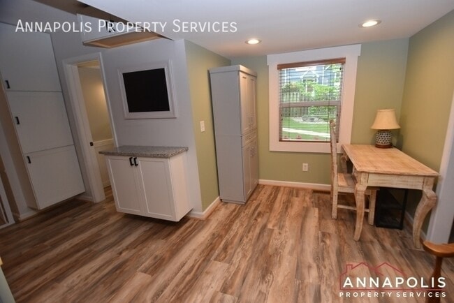 Building Photo - 16 Elm Rd