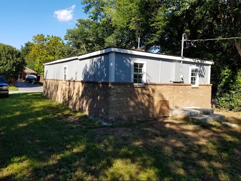 Building Photo - 606 SE 14th St