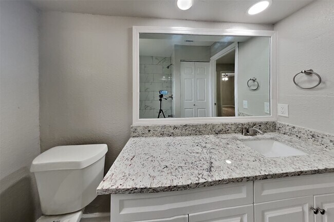 Building Photo - 10210 Rippling Fields Dr