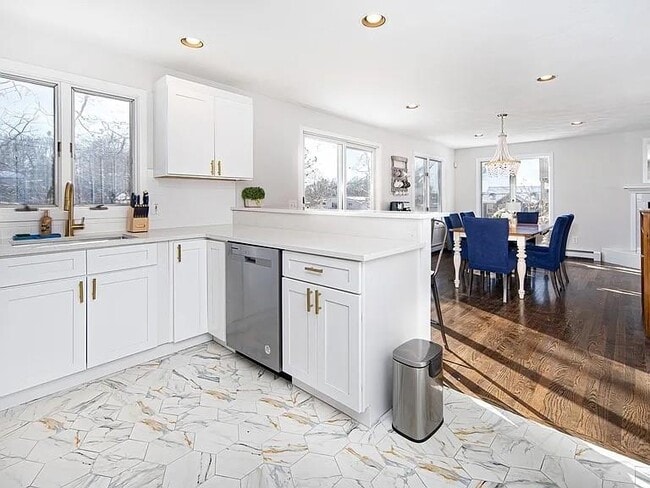 Building Photo - 262 Woodhill Rd