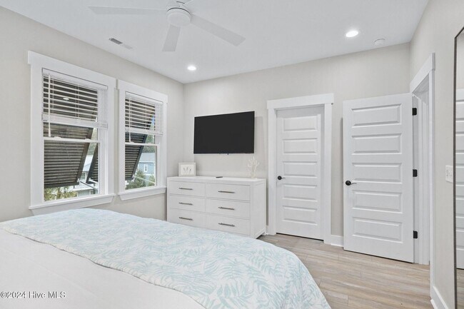 Building Photo - Winter Rental in Emerald Isle