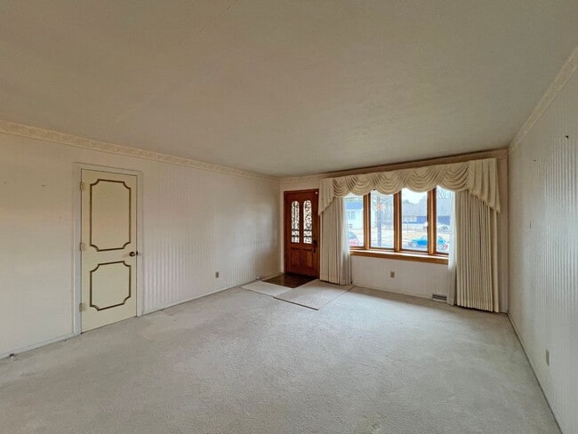 Building Photo - 4 Bedroom, 2 Bathroom Brick Ranch Home For Lease in Peoria, IL