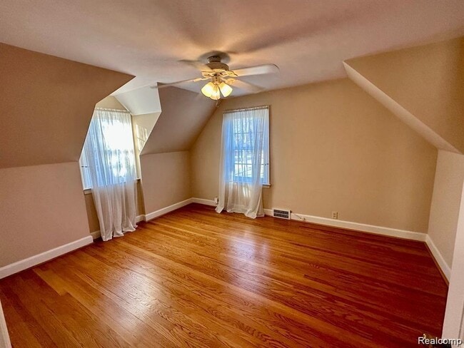 Building Photo - 4302 Sheridan Dr