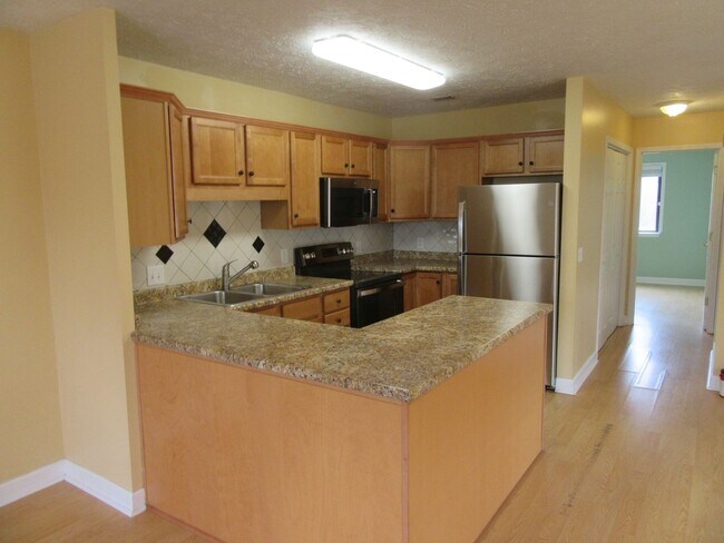 Building Photo - 820 Premier Dr